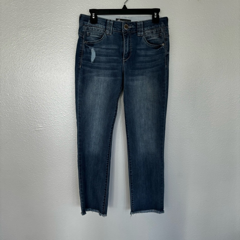 Blue denim stretchy ankle jeans with elasticized waistband and pockets